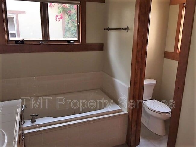 Building Photo - 760 Avocet Way