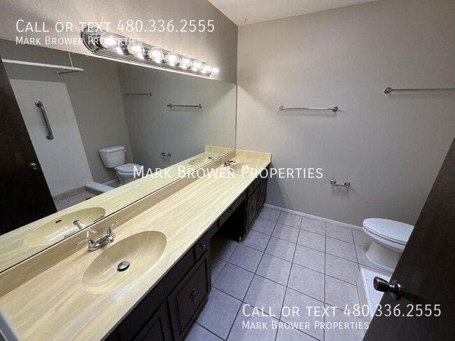 Building Photo - 3229 S Fairfield Dr