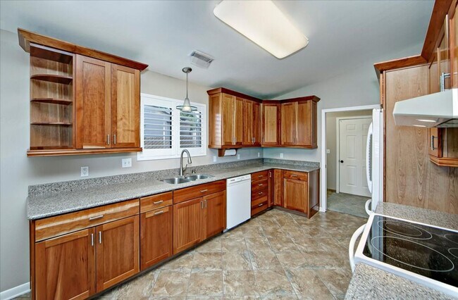 Building Photo - Beautifully Updated 3 Bed, 2 Bath Home on Nearly 1/3 Acre with Trex Deck