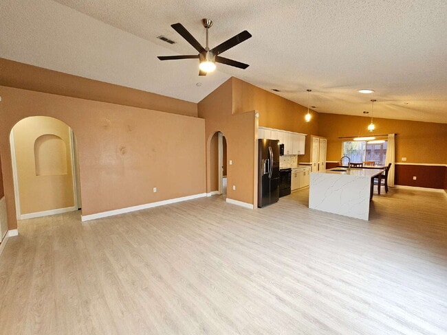 Building Photo - West Melbourne Home