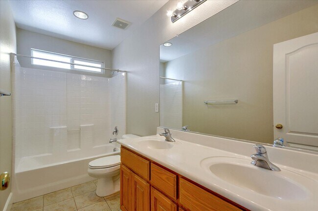 Building Photo - OPEN & SPACIOUS, 4 BEDROOM, 3 BATH 2 STORY...