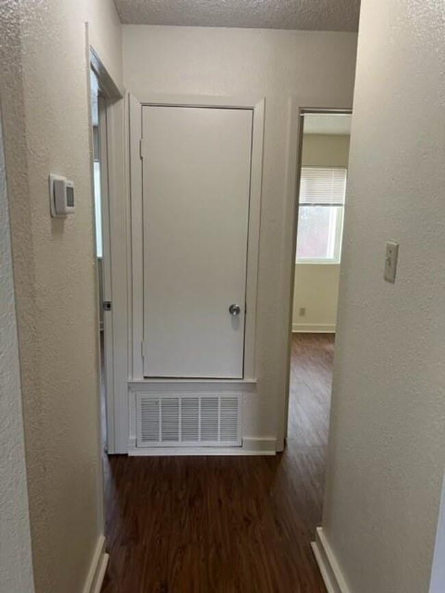 Building Photo - 304 Algerita Dr