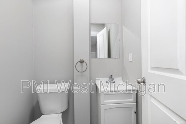 Building Photo - 1038 3rd St NW