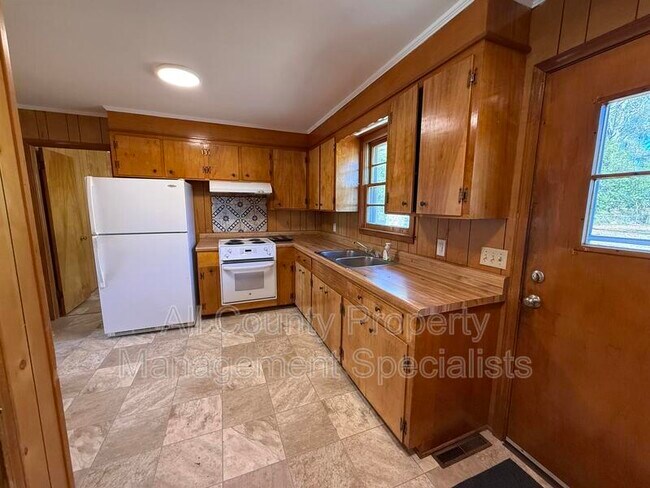 Building Photo - 1255 Robert Dinkins Rd