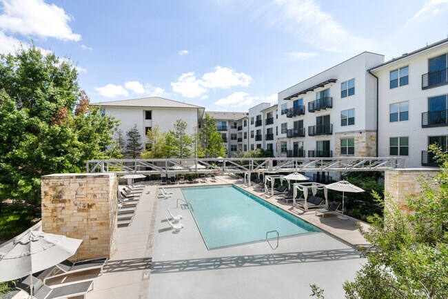 Building Photo - 3100 Esperanza Crossing
