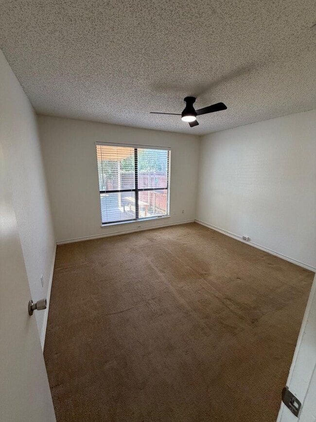 Building Photo - 3006 Post Oak Dr