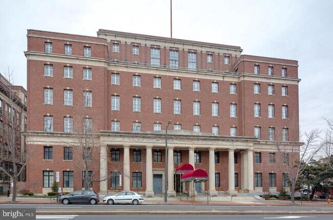 Building Photo - 1601 Spring Garden St