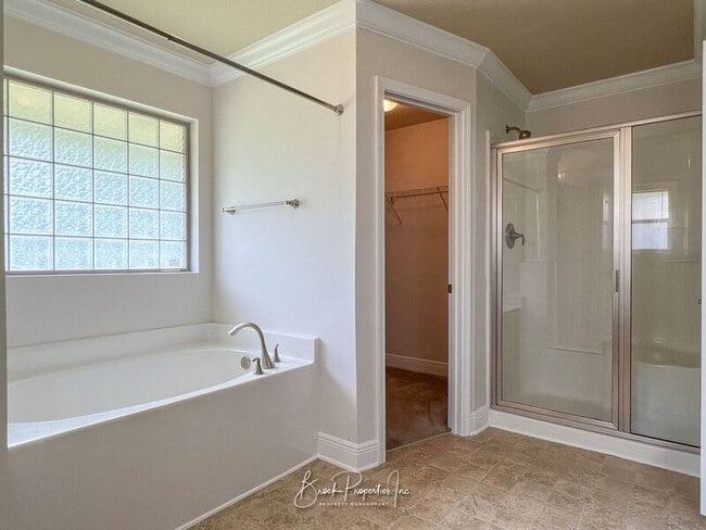 Building Photo - 2080 Stennis Dr