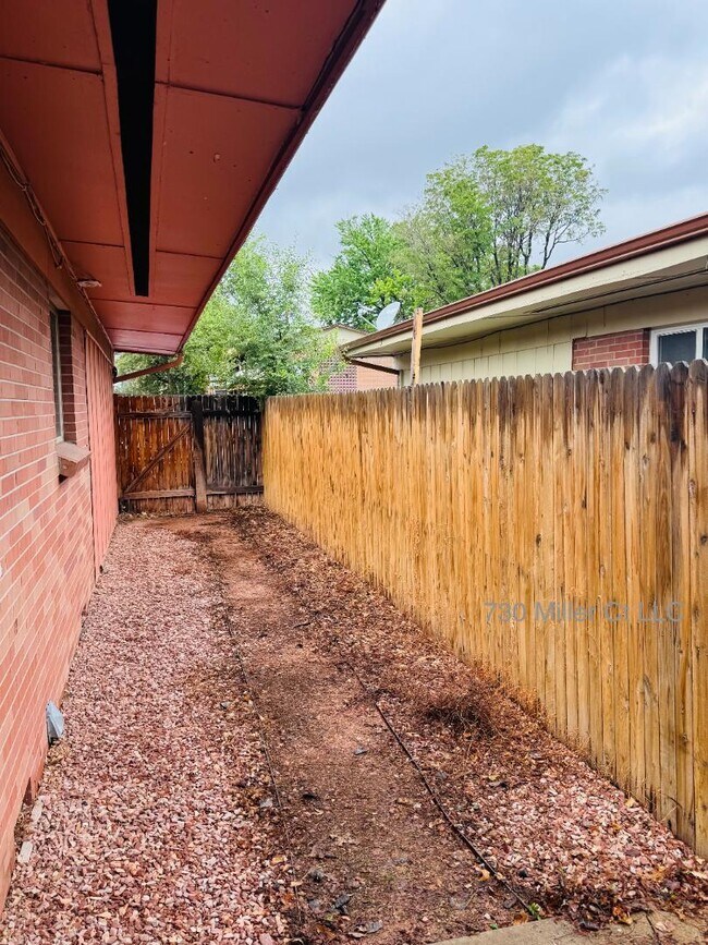 Building Photo - 730 Miller Ct