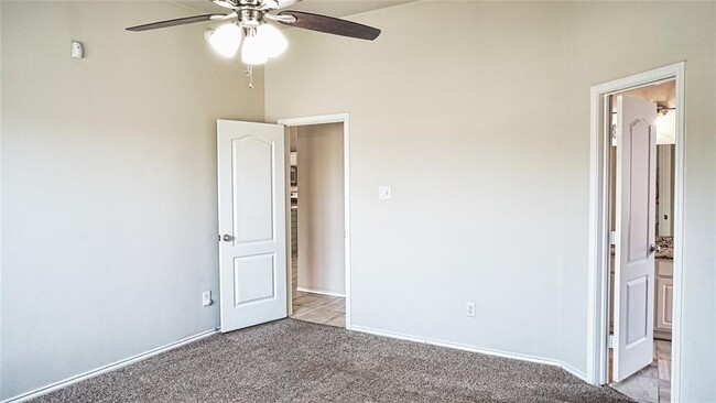 Building Photo - 9959 Driftwood Park Dr