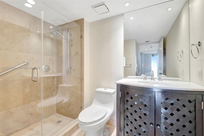 Building Photo - 520 Brickell Key Dr