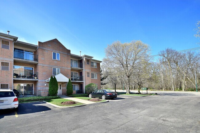 Building Photo - 5351 N East River Rd