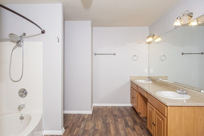 Building Photo - 3083 Avalon Lake Dr SW