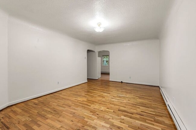 Building Photo - 6610 E Burnside St