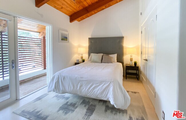 Building Photo - 27112 Malibu Cove Colony Dr