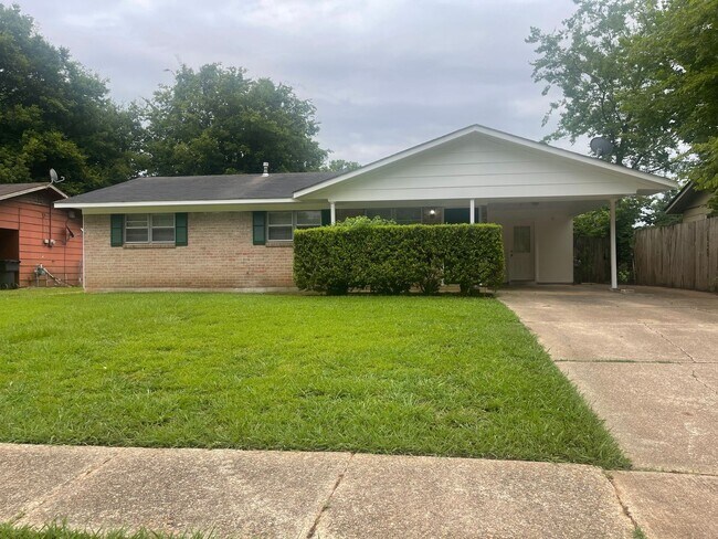 Primary Photo - 1522 Teekell St