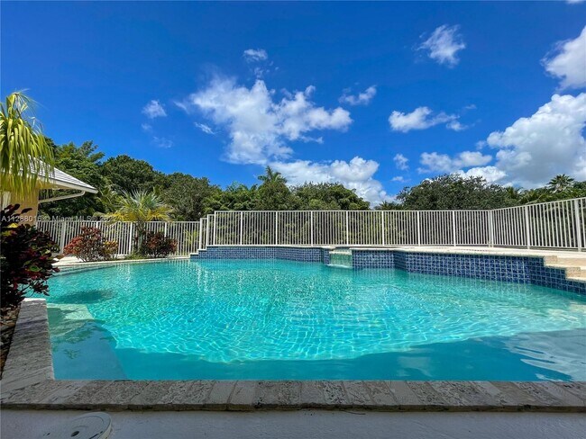 Building Photo - 7101 Holatee Trail