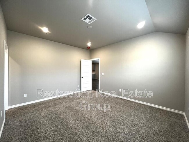 Building Photo - 2717 Dennis Dr