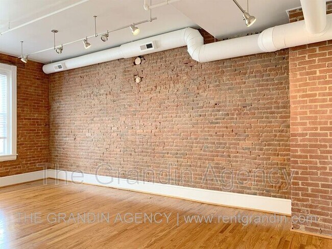 Building Photo - 126 Campbell Ave SW
