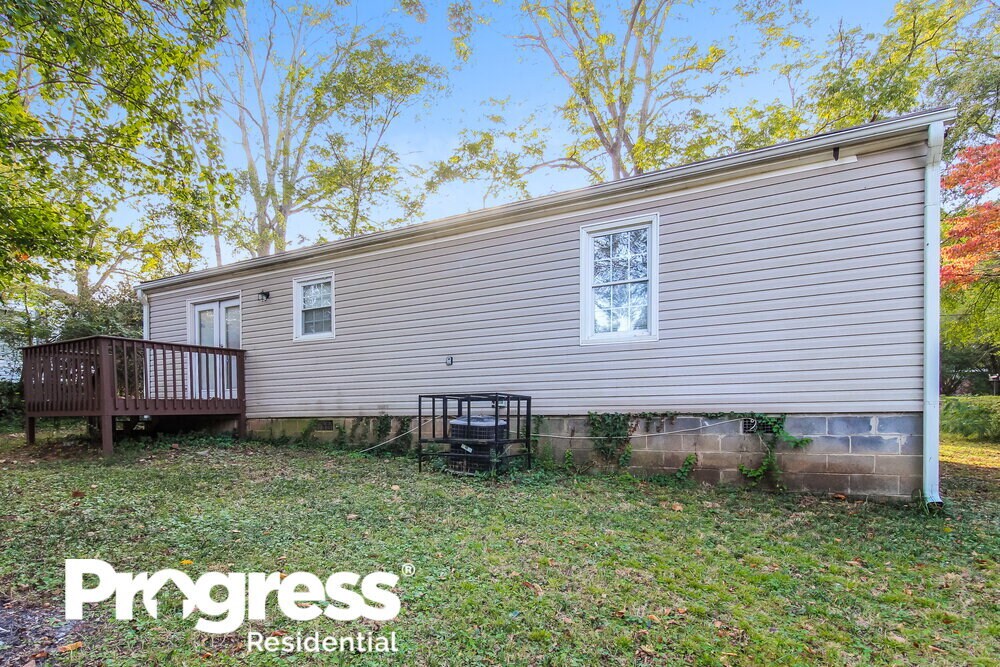 Building Photo - 1352 Peachcrest Rd