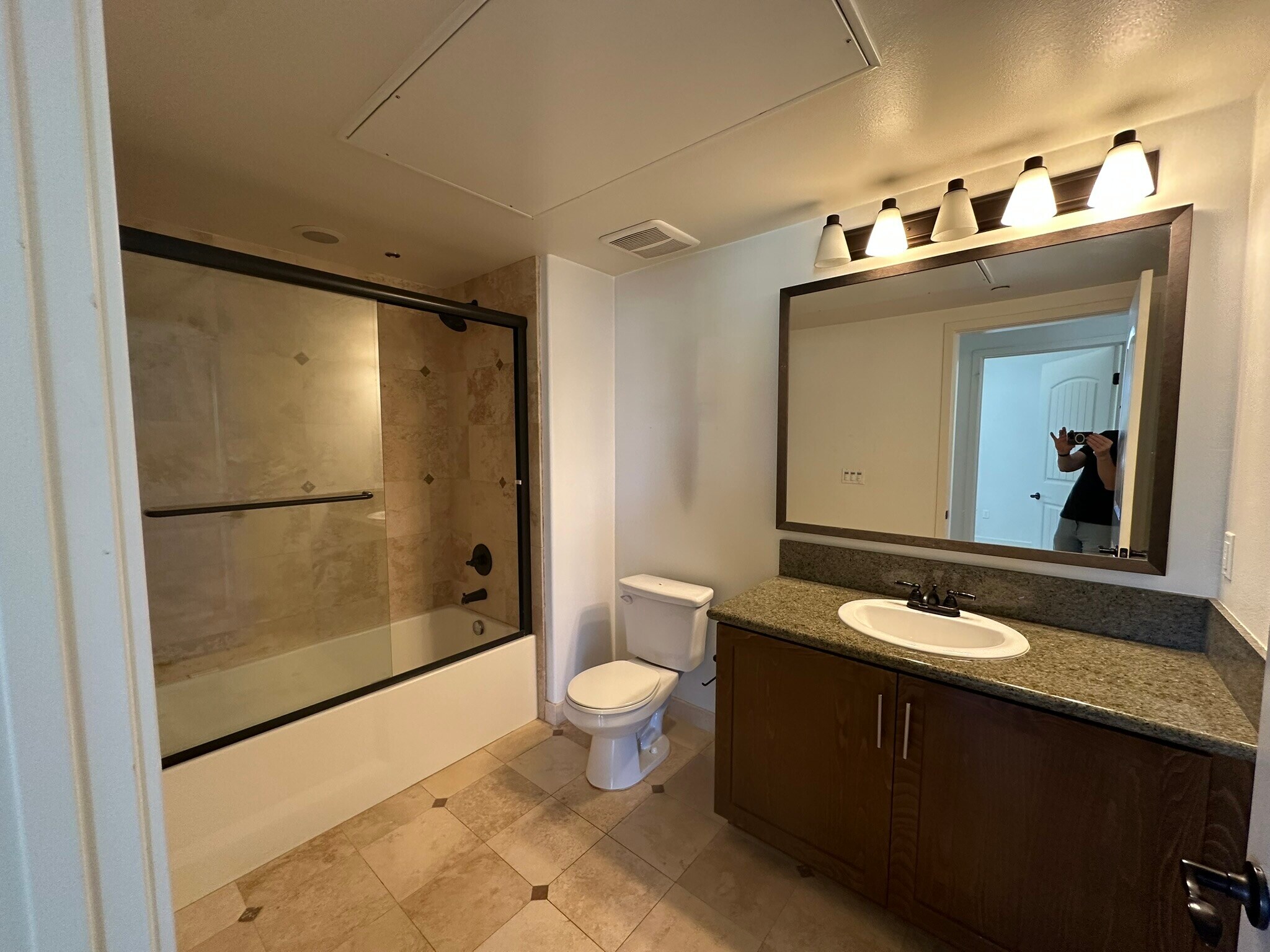 guest full bathroom - 130 N Garden St