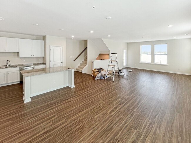 Building Photo - 4 Bed/3 Bath Luxurious Townhome in Chester...