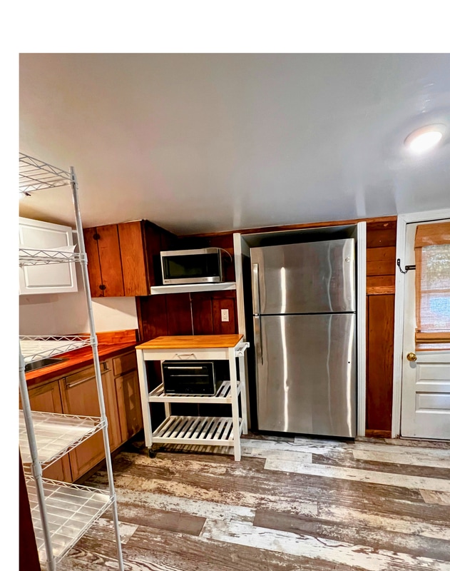 Building Photo - 586 Los Rocas Dr