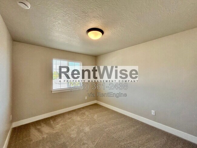Building Photo - 5845 W Sprig Dr