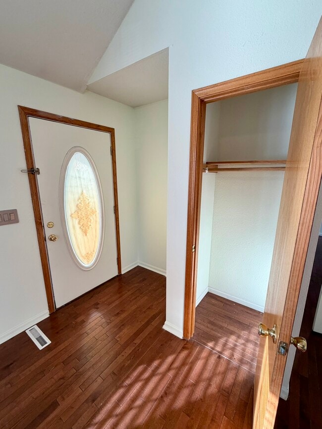 Building Photo - 571 SE 115th Rd