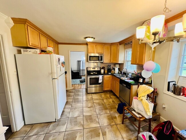 Building Photo - Charming 4-Bedroom Home with Ample Space and Modern Amenities