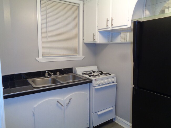 Building Photo - 3826 Fairhaven Ave