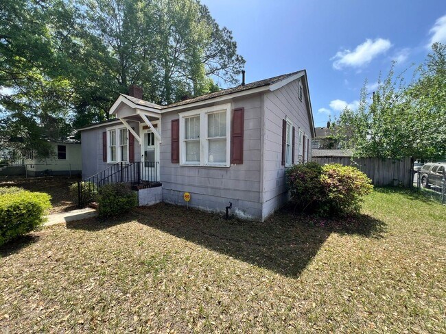 Building Photo - MOVE IN READY!