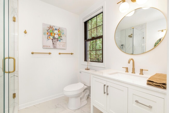 Building Photo - 240 Almeria Rd