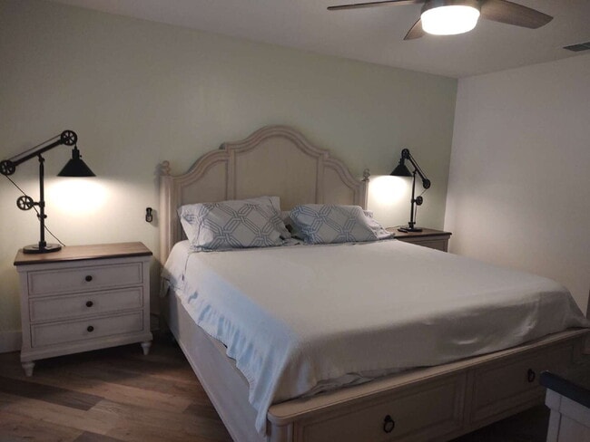 Building Photo - "Fully Furnished 2-Bedroom 2 Full Baths in New Port Richey – Your Perfect Retreat Awaits!"