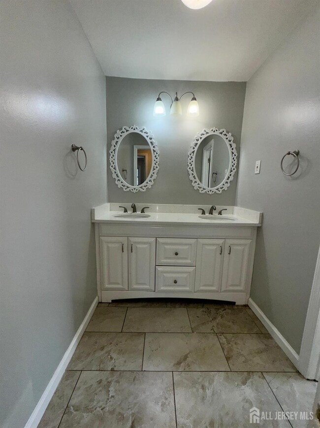 Building Photo - 1108 Frank St