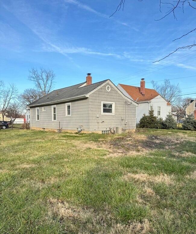Building Photo - Beautiful updated home