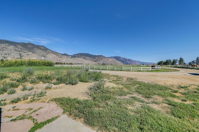 Building Photo - 445 Hansen Ln