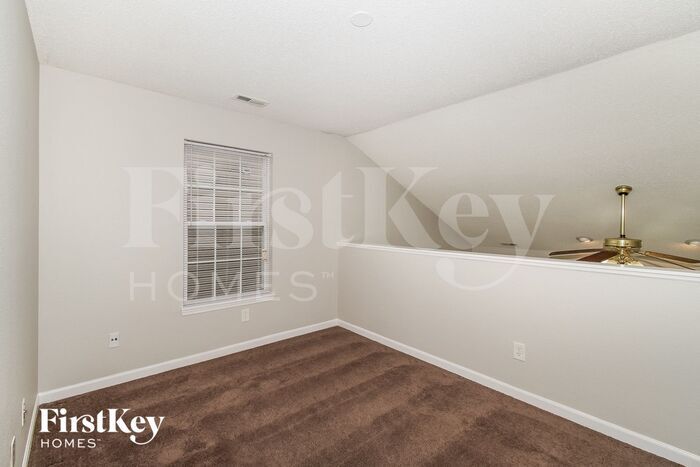 Building Photo - 10327 Kensil St
