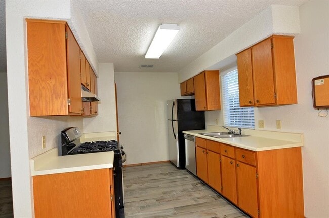 Building Photo - 6303 Earlyway Dr