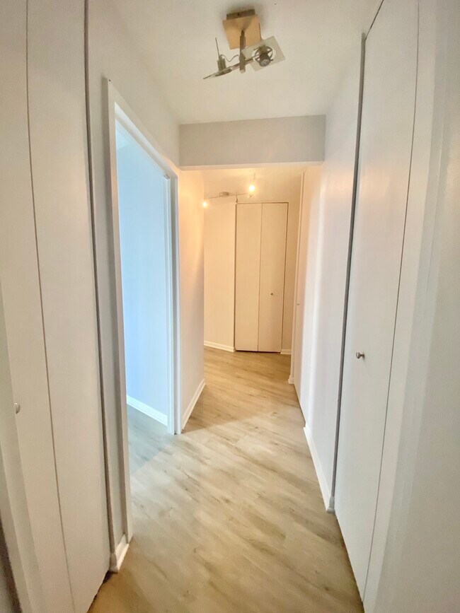 Building Photo - 155 N Harbor Dr