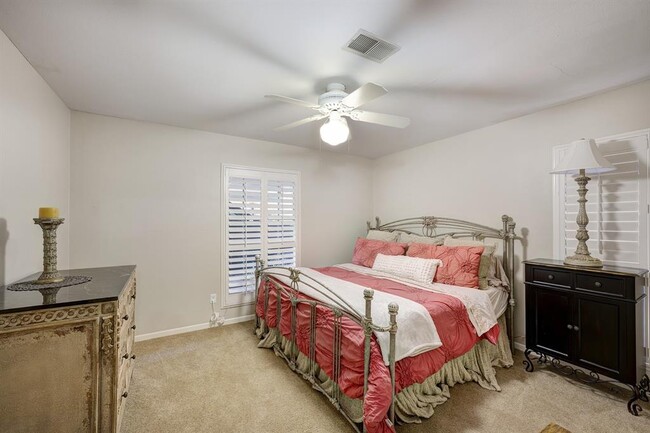 Building Photo - 6015 Valley Forge Dr