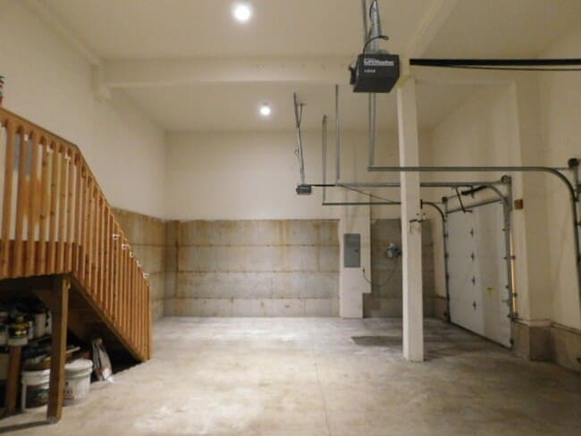 Building Photo - 4Bd/2.5Ba Two Story House - Available Soon!