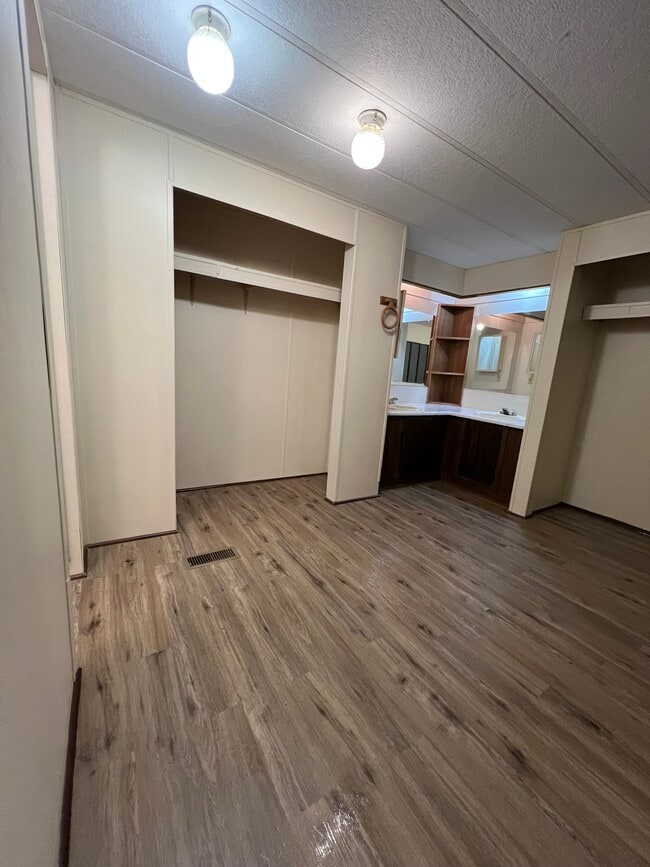 Building Photo - Magnolia #07