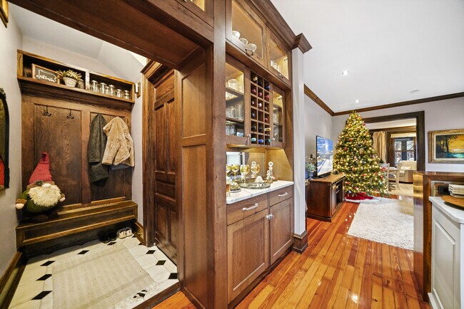 Building Photo - 415 W Union St