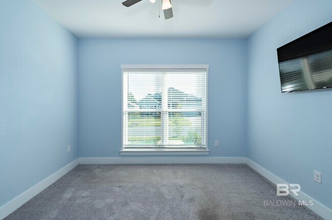 Building Photo - 231 Bronze St