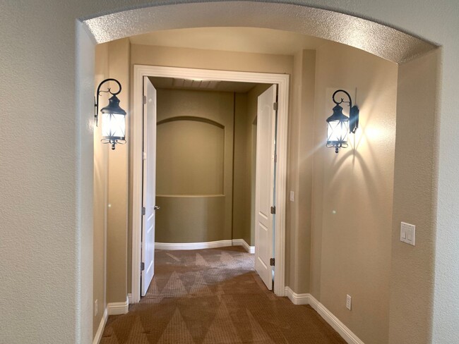 Building Photo - Four Bedrooms, Loft, and Downstairs Bedroo...