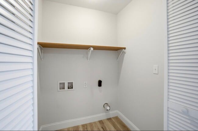 Building Photo - Spacious inside and out! Freshly painted!  3-Bedroom Rental Home – Comfort & Convenience!