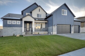 Building Photo - 423 W Red Wolf Dr
