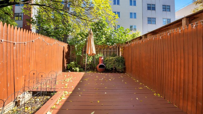 Building Photo - 717 Adams St