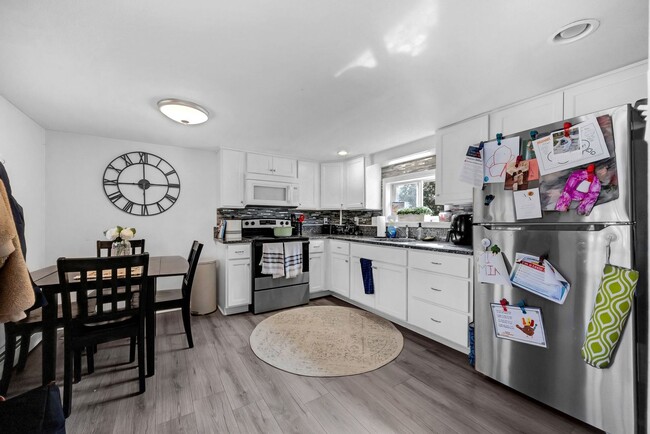 Building Photo - Cozy 2-Bedroom, 1 Bath Apartment in Plymou...